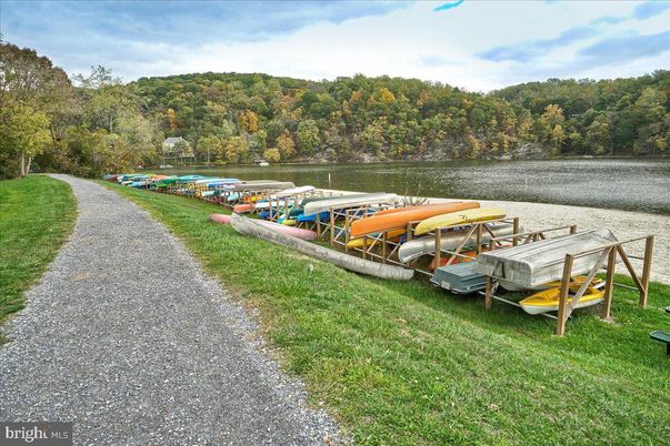 Exterior, Lake