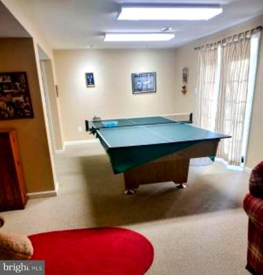 Game Room, Interior