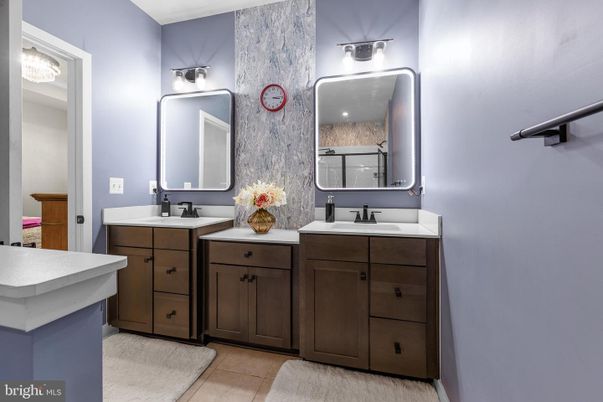 Bathroom, Dual Sink Vanities, Interior