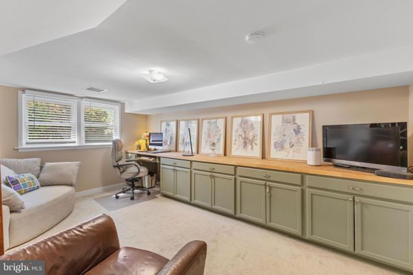 Home Office, Interior