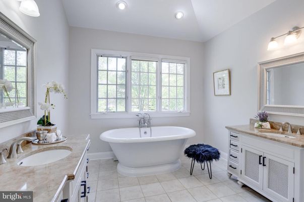 Bathroom, Dual Sink Vanities, Free Standing Baths, Interior, Recessed Lighting