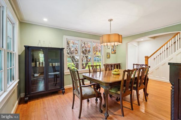 Chandelier, Dining room, Interior, Recessed Lighting, Wood Texture Flooring