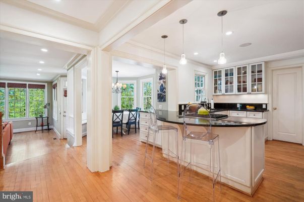Chandelier, Dining room, Interior, Kitchen, Pendant Lights, Recessed Lighting, Wood Texture Flooring