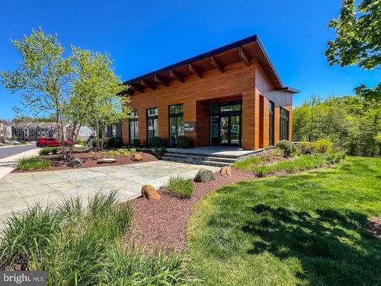 Backyard, Exterior, Facade, Modern