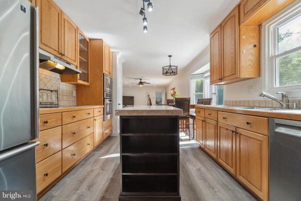 Dining room, Interior, Kitchen, Stainless Steel Appliances, Wood Texture Flooring