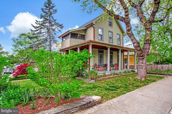 Exterior, Facade, Queen Anne Victorian