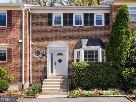 Exterior, Facade, Brick Facade, Georgian