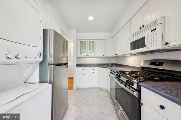 Interior, Kitchen, Recessed Lighting, Washer