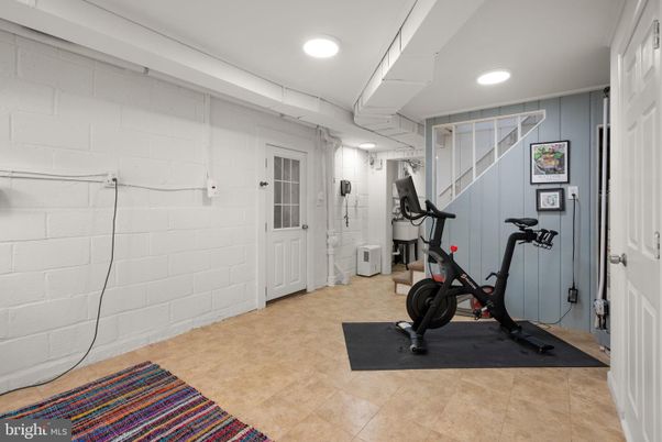 Fitness Equipment, Interior, Recessed Lighting, Stone Walls
