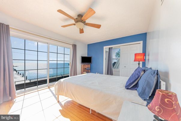 Bedroom, Interior, Water