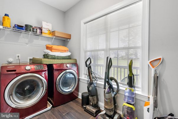 Interior, Washer, Wood Texture Flooring