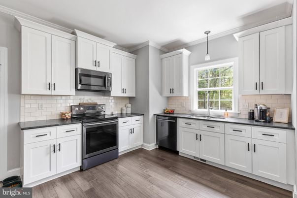 Interior, Kitchen, Pendant Lights, Wood Texture Flooring