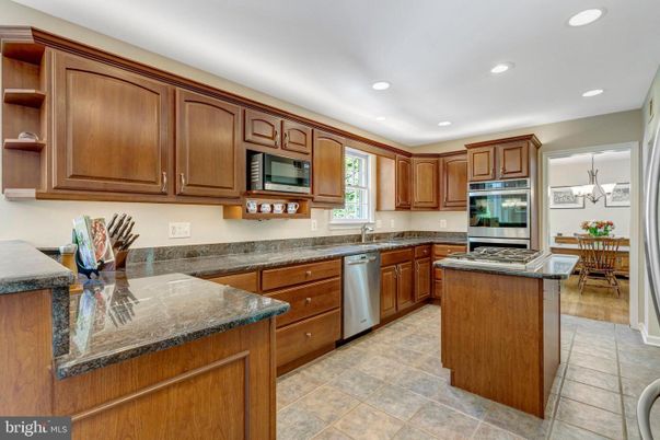 Dining room, Interior, Kitchen, Recessed Lighting, Stainless Steel Appliances