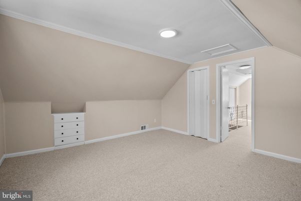 Empty room, Interior