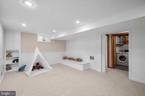 Fireplace, Interior, Recessed Lighting, Utility Closets, Washer