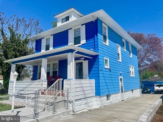 Exterior, Facade, American Foursquare