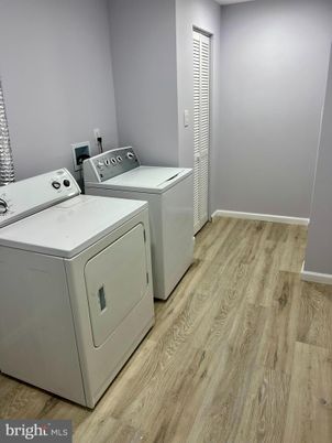 Interior, Washer, Wood Texture Flooring