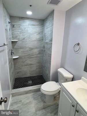 Bathroom, Interior, Marble Walls, Recessed Lighting