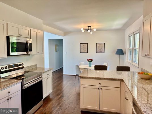 Dining room, Interior, Kitchen, Stainless Steel Appliances, Wood Texture Flooring
