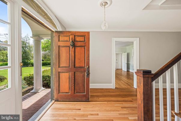 Interior, Pendant Lights, Wood Texture Flooring