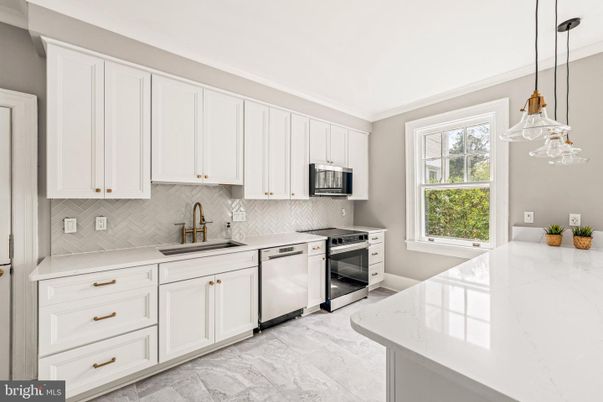 Interior, Kitchen, Pendant Lights, Stainless Steel Appliances