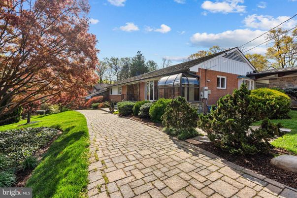 Exterior, Facade, Brick Facade, Ranch