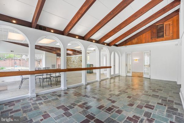 Empty room, Interior, Recessed Lighting, Wooden Beams