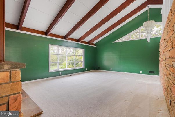 Empty room, Interior, Pendant Lights, Wooden Beams
