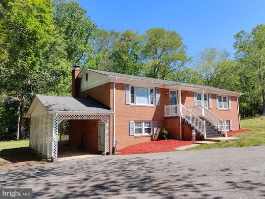 Attached, Exterior, Facade, Brick Facade, Raised Ranch
