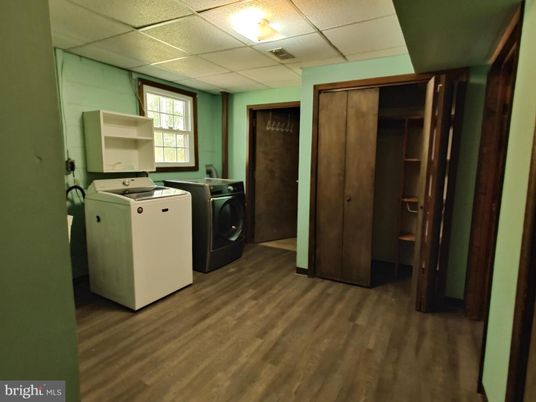 Interior, Washer, Wood Texture Flooring