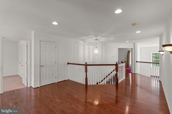 Interior, Pendant Lights, Recessed Lighting, Wood Texture Flooring