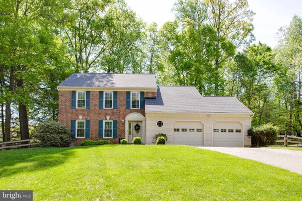 Attached, Exterior, Facade, Brick Facade, Georgian