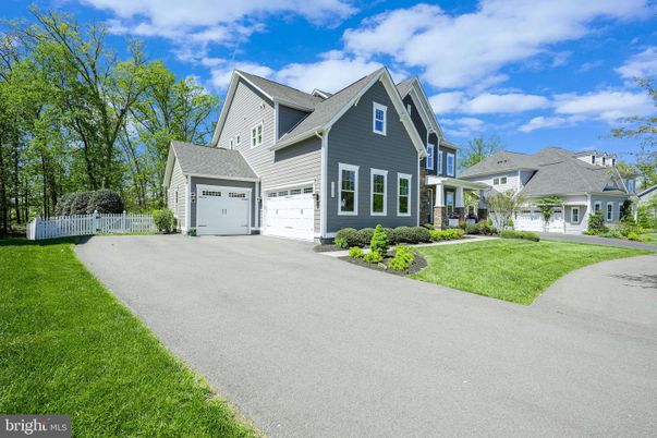 Attached, Exterior, Facade, Farmhouse