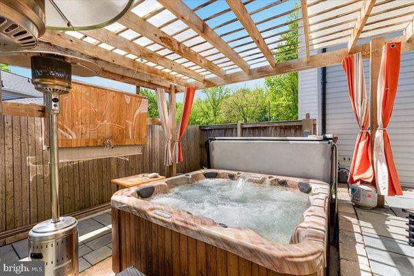 Exterior, Hot Tub