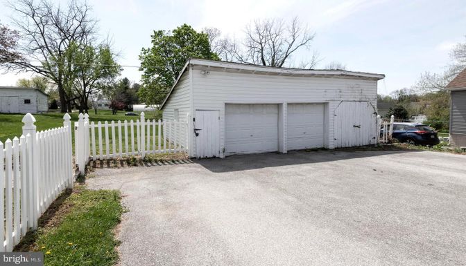 Detached Garage, Exterior