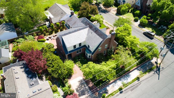 Exterior, Drone