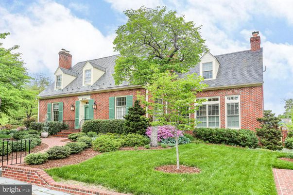 Exterior, Facade, Brick Facade, Cape Cod