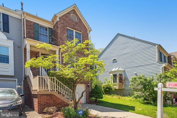 Exterior, Facade, Brick Facade, Queen Anne Victorian