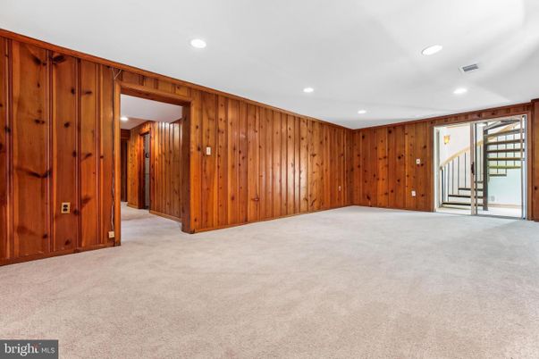 Empty room, Interior, Recessed Lighting, Wooden Walls