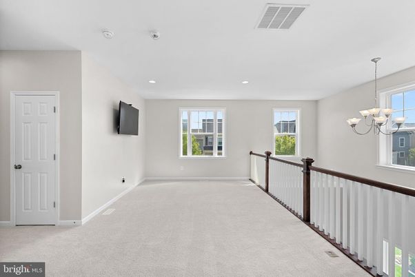Chandelier, Empty room, Interior, Recessed Lighting