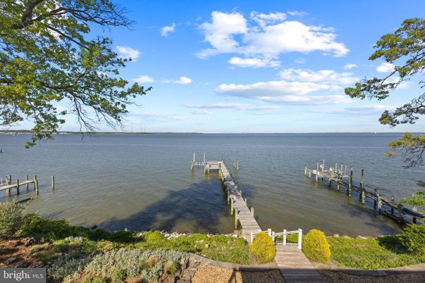 Exterior, Lake