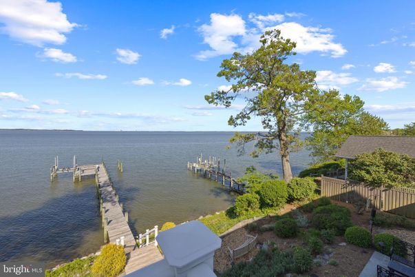 Exterior, Lake