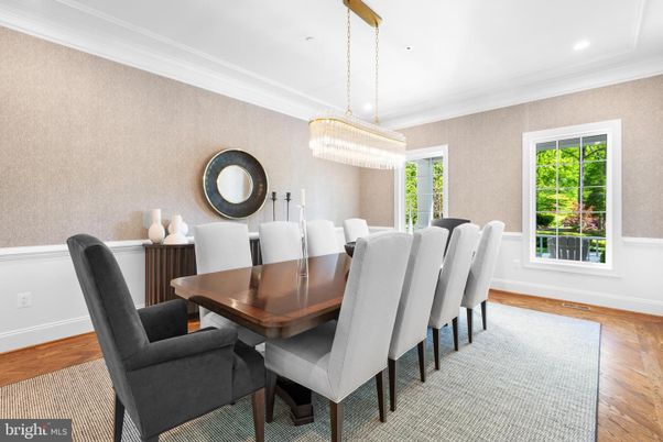 Chandelier, Dining room, Interior, Recessed Lighting, Wood Texture Flooring