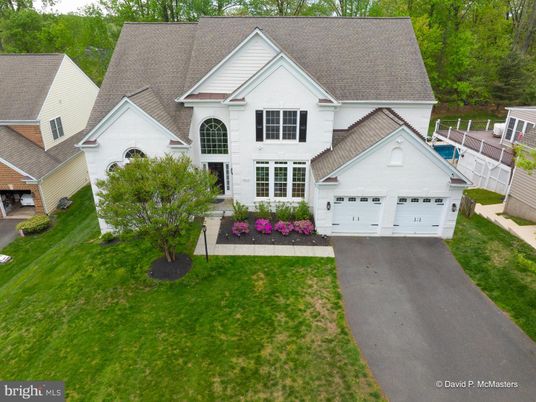 Attached, Exterior, Facade, Farmhouse