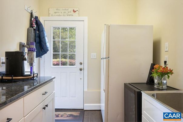 Interior, Washer, Wood Texture Flooring