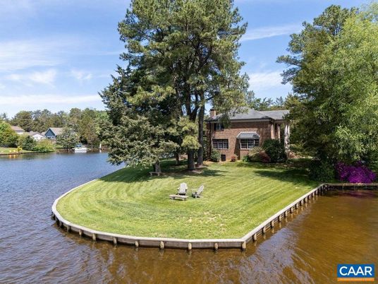 Exterior, Lake