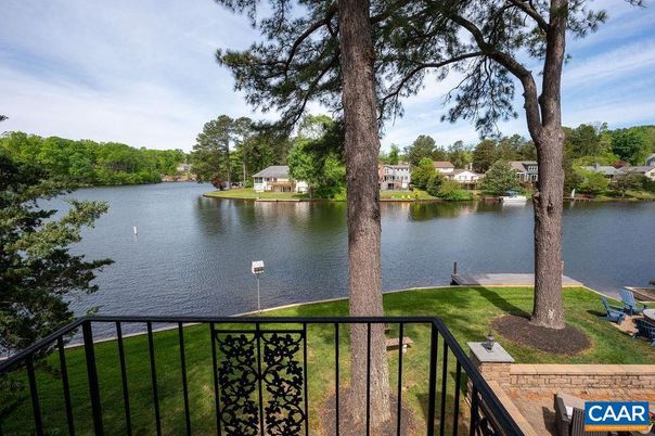 Exterior, Lake