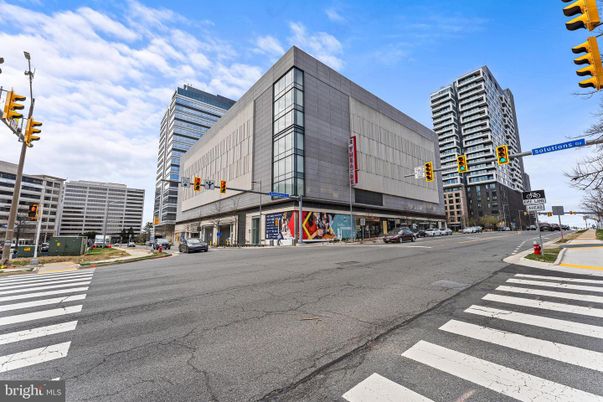 Exterior, Facade, Highrise