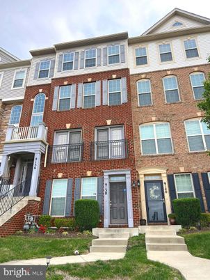 Exterior, Facade, Brick Facade, Rowhouse