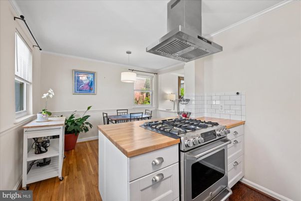 Dining room, Interior, Kitchen, Pendant Lights, Stainless Steel Appliances, Wood Texture Flooring